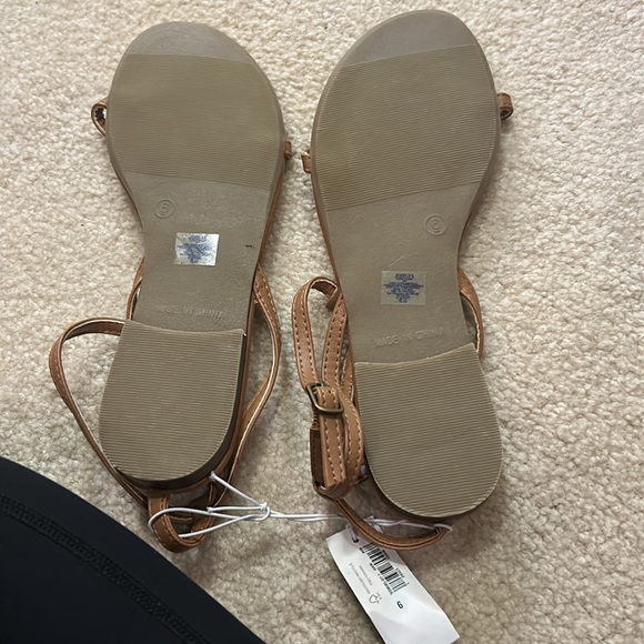 Old navy tan sandals - Picture 2 of 2